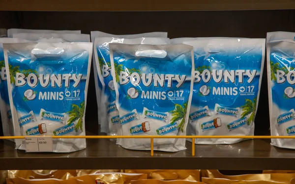 Larnaca Cyprus May 2021 Bounty Minis Travel Edition Duty Free — 스톡 사진