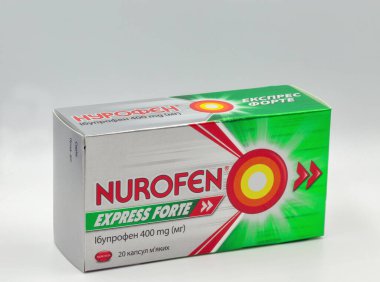 KYIV, UKRAINE - 27 Mart 2021: Nurofen Express Forte stüdyo çekimi 400 mg. Nurofen ağrı, ateş ve iltihap için kullanılan bir Ibuprofen tabanlı haptır..