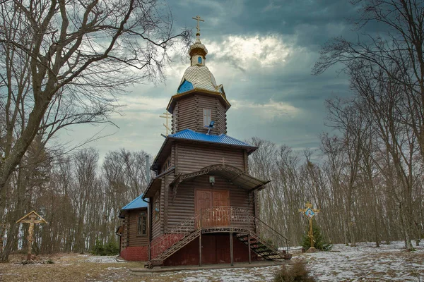 森林里的教堂Kremenets山国家自然公园Bozha Hora 那是圣母玛利亚出现的地方 — 图库照片