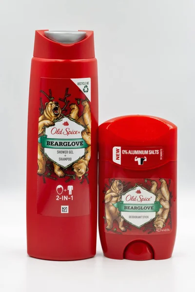 Kyjev Ukrajina Dubna 2021 Old Spice Bearglove Sprchový Gel Šampon — Stock fotografie