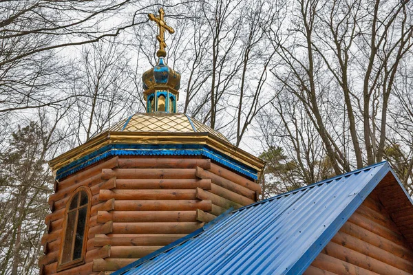 森林里的木制小礼拜堂Kremenets山国家自然公园Bozha Hora 那是圣母玛利亚出现的地方 — 图库照片