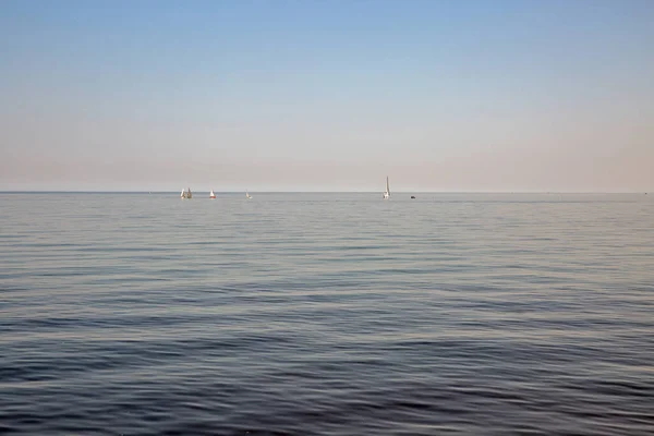 Mar Azow Paisaje Acuático Tranquilo Con Veleros Mariupol Ucrania —  Fotos de Stock