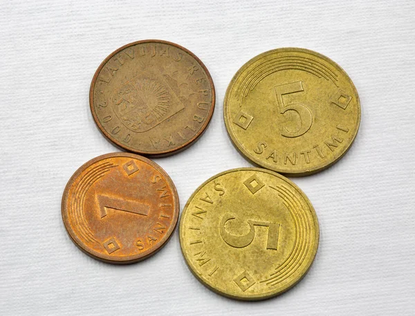Monedas Letonas Primer Plano Sobre Blanco Lats Era Moneda Letonia —  Fotos de Stock