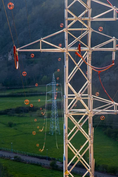 塔とダイバータの送電線 — ストック写真