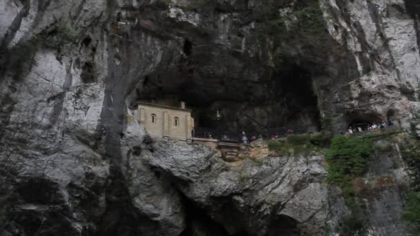 Jeskyně Panny covadonga — Stock video