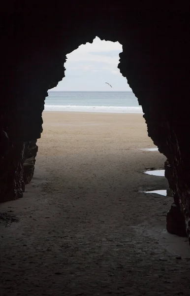 Vista Dall Interno Una Grotta Spiaggia Delle Cattedrali Con Spiaggia — Foto Stock