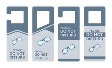 Gözlüklü otel askısı tabelası.