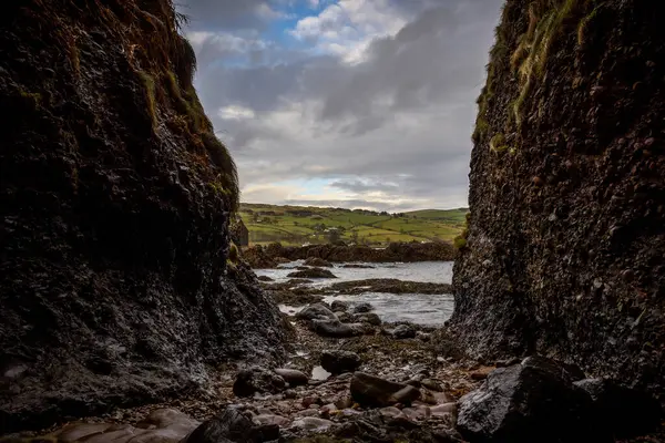 Cueva Cushendun Irlanda Del Norte Condado Antrim Que Utilizó Como Fotos De Stock