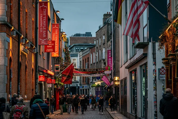 Dublin Irland December 2018 Människor Promenader Temple Bar Historiska Distrikt — Stockfoto