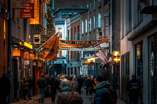 Dublin Irland December 2018 Människor Promenader Temple Bar Historiska Distrikt — Stockfoto
