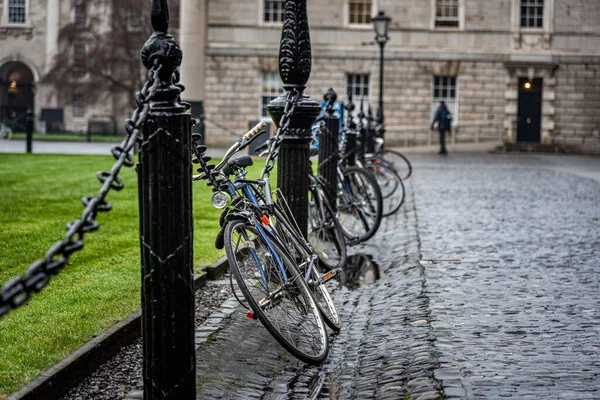 Old Bicycle Raindrops Shallow Depth Field Showing Other Bicycles All — Stock Photo, Image
