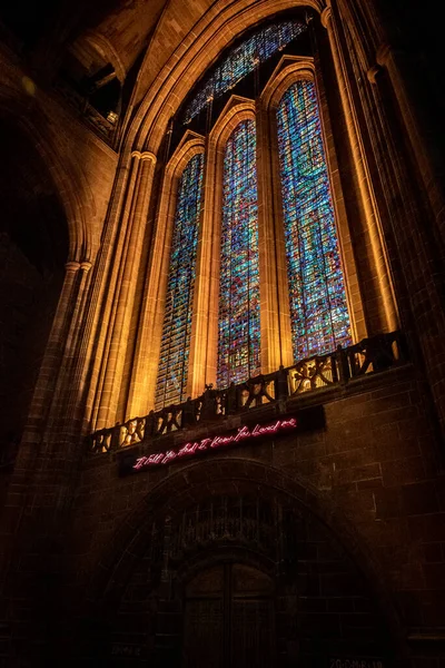 Liverpool Inglaterra Diciembre 2018 Vidrieras Entrada Desde Interior Iglesia Inglaterra —  Fotos de Stock