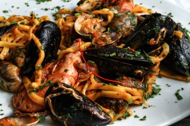 Deniz ürünleri taglierini