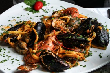 Deniz ürünleri taglierini