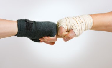 iki el bilek güreşi, siyah ve beyaz mücadelesi Birleşmiş