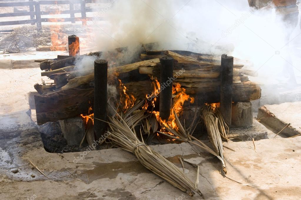 GOKARNA, INDIA - MAR 9: cremate ceremony - pyre in Gokarna
