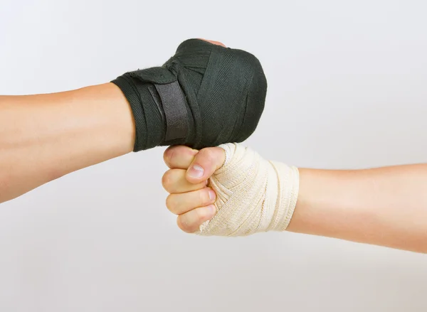 Two hands clasped arm wrestling, the struggle of black and white — Stock Photo, Image