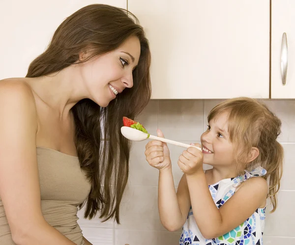 Daughter feeding mother - picture of mother and daughter eat hea — Stock Photo, Image