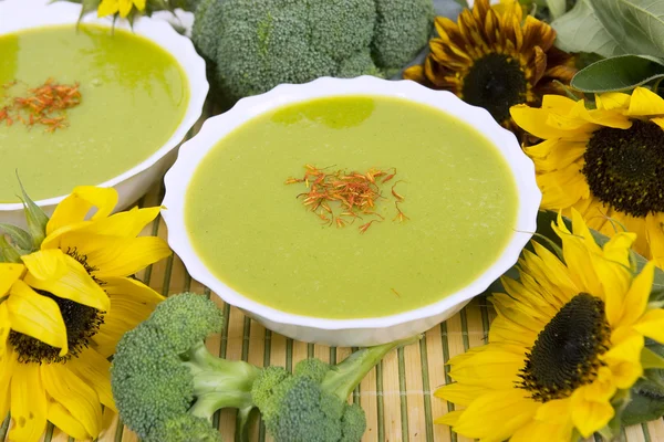 Cream of broccoli soup (broccoli green fresh soup) — Stock Photo, Image