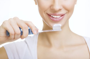 tatlı kız evde, Diş Temizleme fırçası ile toot beyazlatmak