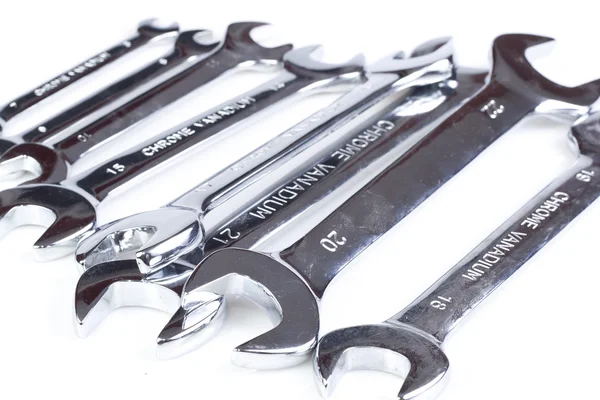 Beyaz arka plan üzerinde izole birçok İngiliz anahtarları.