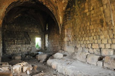 Haçlı Kalesi Şatosu Neuf - Metsudat Hunin 'in kalıntıları İsrail' in kuzeyindeki Yukarı Celile 'deki İsrail Margaliot köyünün girişinde yer almaktadır.