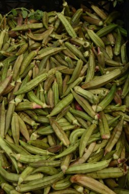 İsrail, Akko 'daki sokak pazarında taze bamya