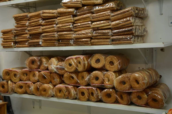 Turkse Bagel Simit Met Sesam Traditioneel Gebak Van Turkije Markt — Stockfoto