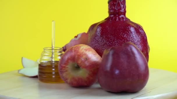 Appel Granaatappel Honing Eten Van Joods Nieuwjaar Rosh Hashana Een — Stockvideo