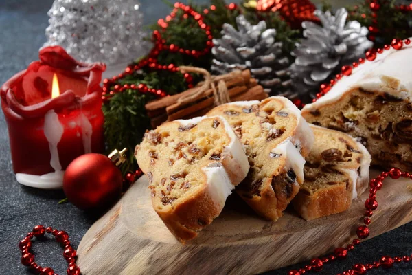 Dresdner Stollen Ist Ein Traditioneller Deutscher Kuchen Mit Rosinen Geschenk — Stockfoto