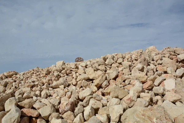 Photo Large Pile Stones Construction Site Coastline Mediterranean Sea Calm — Stock Photo, Image