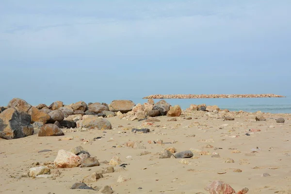 Air Batu Pemutus Dibangun Pantai Berpasir Putih Sepanjang Pantai Untuk — Stok Foto