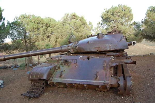 被赎罪日战争摧毁的位于以色列泪谷的叙利亚T62坦克 — 图库照片