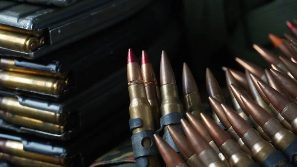 Fénykép Lőszerről Géppuskagolyó Lőszer Magazinokban — Stock Fotó