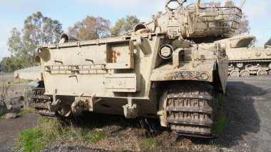 II. Dünya Savaşı sonrası dönemin birincil İngiliz Ordusu ana muharebe tankı olan Centurion, İsrail 'deki 7. tugay tank anıtında sergilenmektedir. İsrailli Sho Centurion tankının varyantı değil