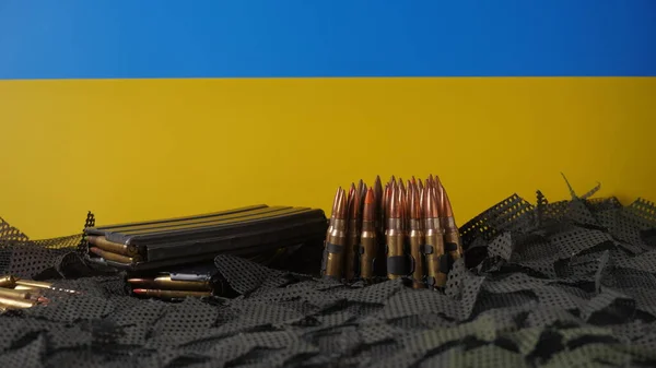 Kék Sárga Zászló Ukrajna Nemzeti Szimbólum 56Mm Lőszer Géppuska Golyó — Stock Fotó