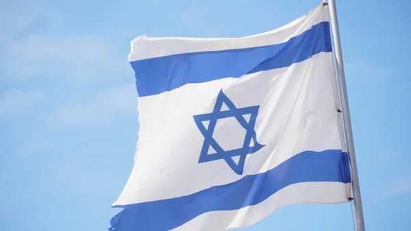 Israelische Flagge Weht Wind Vor Hellem Himmel — Stockfoto