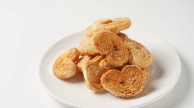 Palmier bisküviler - Palmiye yaprakları, fil kulakları veya Fransız kalbi olarak da adlandırılan poğaçalardan yapılmış Fransız kurabiyeleri.