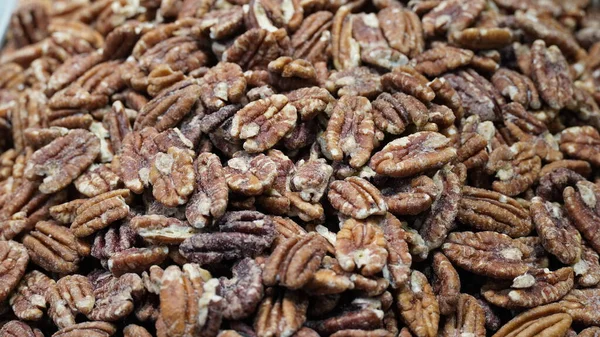 Raw English Walnut Nuts Sale Local City Market Pile Peeled — стоковое фото