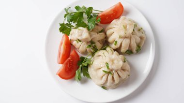 Gürcistan usulü Khinkali köftesi, kırmızı biber ve geleneksel Gürcü mutfağı..