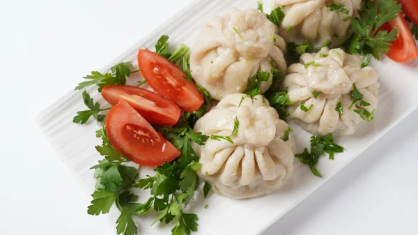 Gürcistan usulü Khinkali köftesi, kırmızı biber ve geleneksel Gürcü mutfağı..