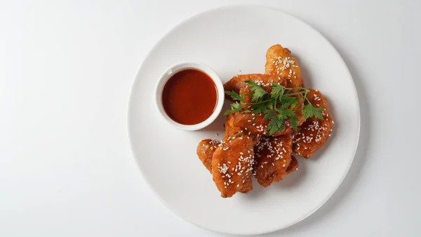 접시에 향신료를 닭고기 — 스톡 사진