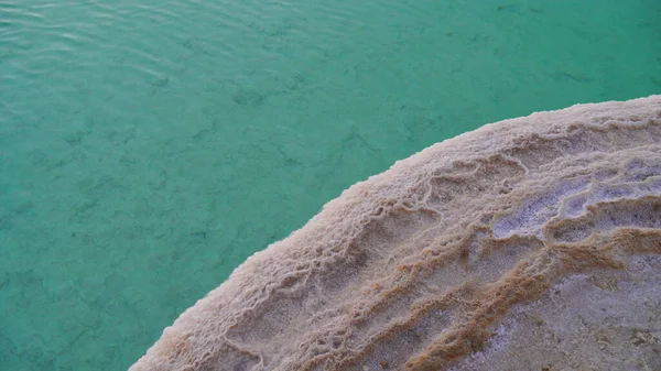 Břehu Mrtvého Moře Hromadila Velká Sůl Ložiska Minerálních Solí Typická — Stock fotografie