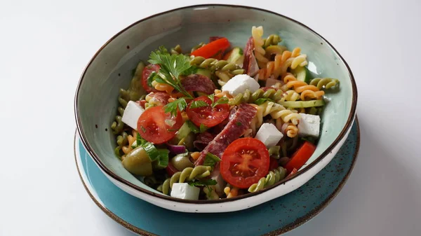 Italian Pasta Salad Cucumbers Cherry Tomatoes Olives Red Onion Salami —  Fotos de Stock