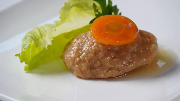 Traditional Jewish Passover Food Gefilte Fish Carrots Horseradish Lettuce — Foto de Stock