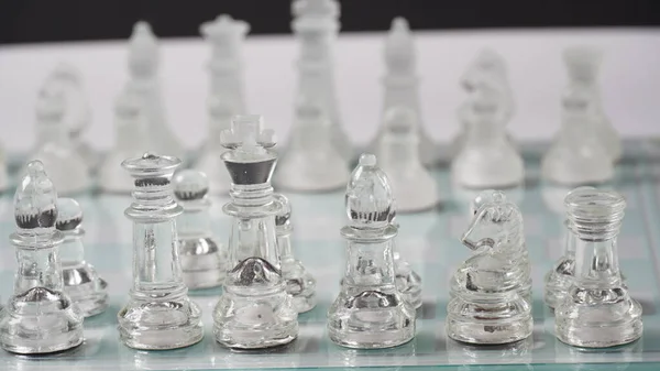Transparent Chess Figures Starting Position Reflective Chess Board Chess Board — Foto Stock