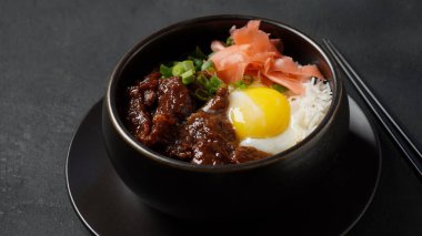 Gyudon: Biftek ve pirinçli Japon yemeği