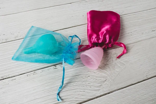 Menstrual silicone cups different colors, shapes and capacity for menstruation cycle. Sustainable and comfortable menstruation cycle periods. Reusable eco friendly and zero waste hygiene products — Stock Photo, Image