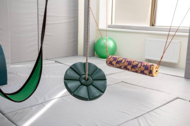 Duyusal bütünleşme odası çocuklar için merkezde.