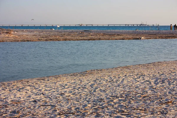 Piękna Biała Piaszczysta Plaża Świetle Zachodu Słońca Toskanii — Zdjęcie stockowe